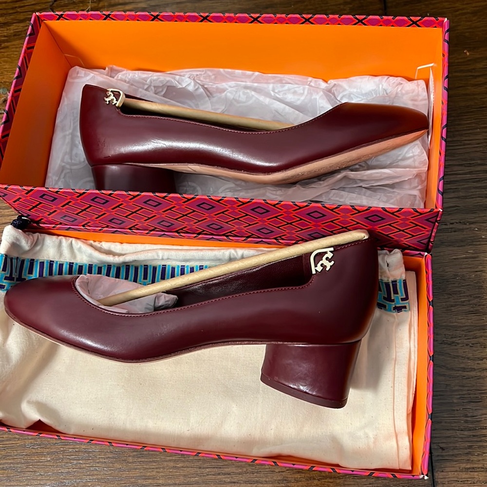 Toryburch Elizabeth pump